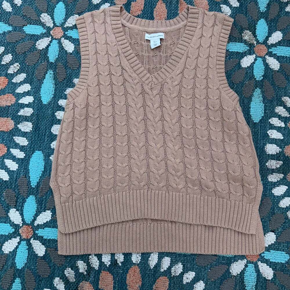 Cupcakes and Cashmere Women's V-Neck Cable Knit Sweater Vest Tan Size L